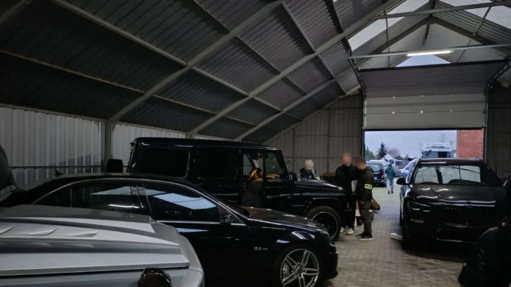 KAS i CBA zatrzymały 4 osoby podejrzane o oszustwa podatkowe