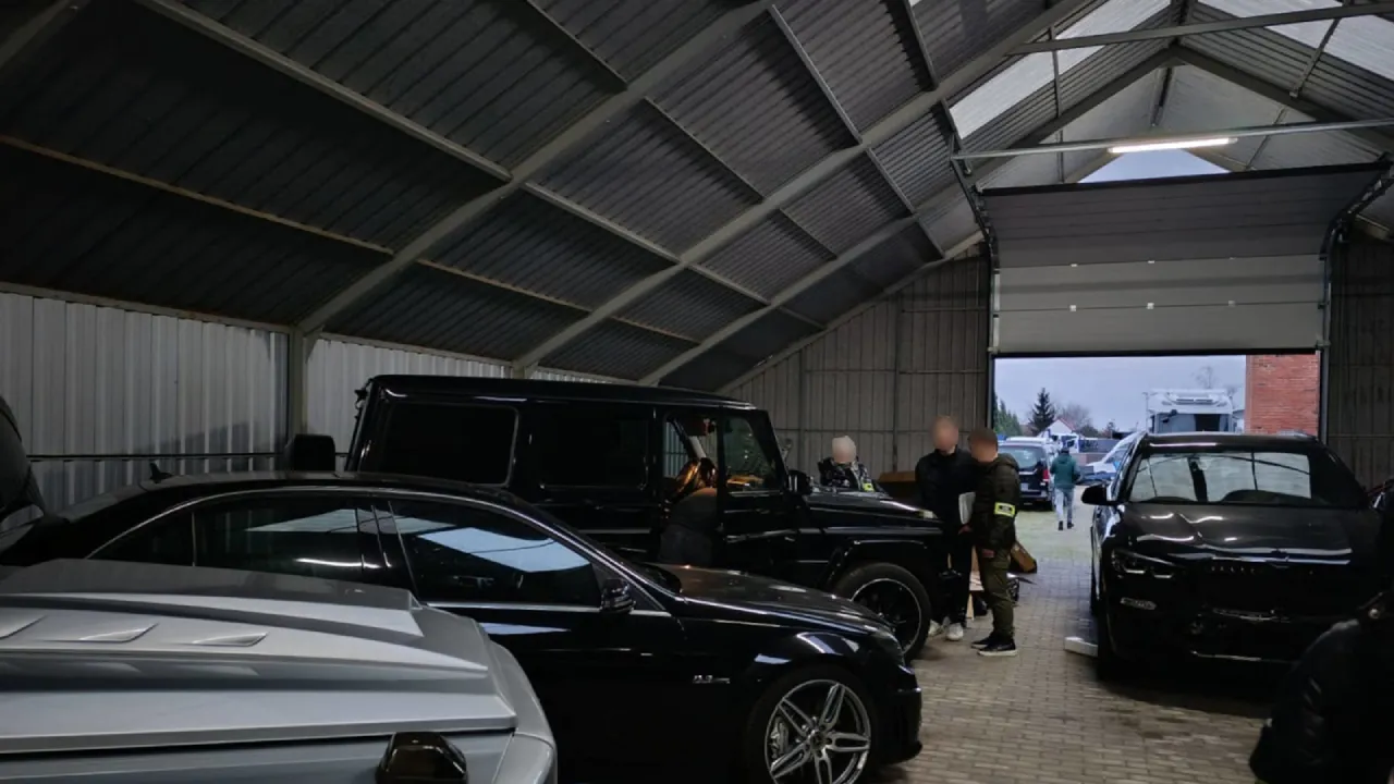 KAS i CBA zatrzymały 4 osoby podejrzane o oszustwa podatkowe