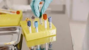 Jak wyglądają badania kliniczne krok po kroku i kto może w nich uczestniczyć