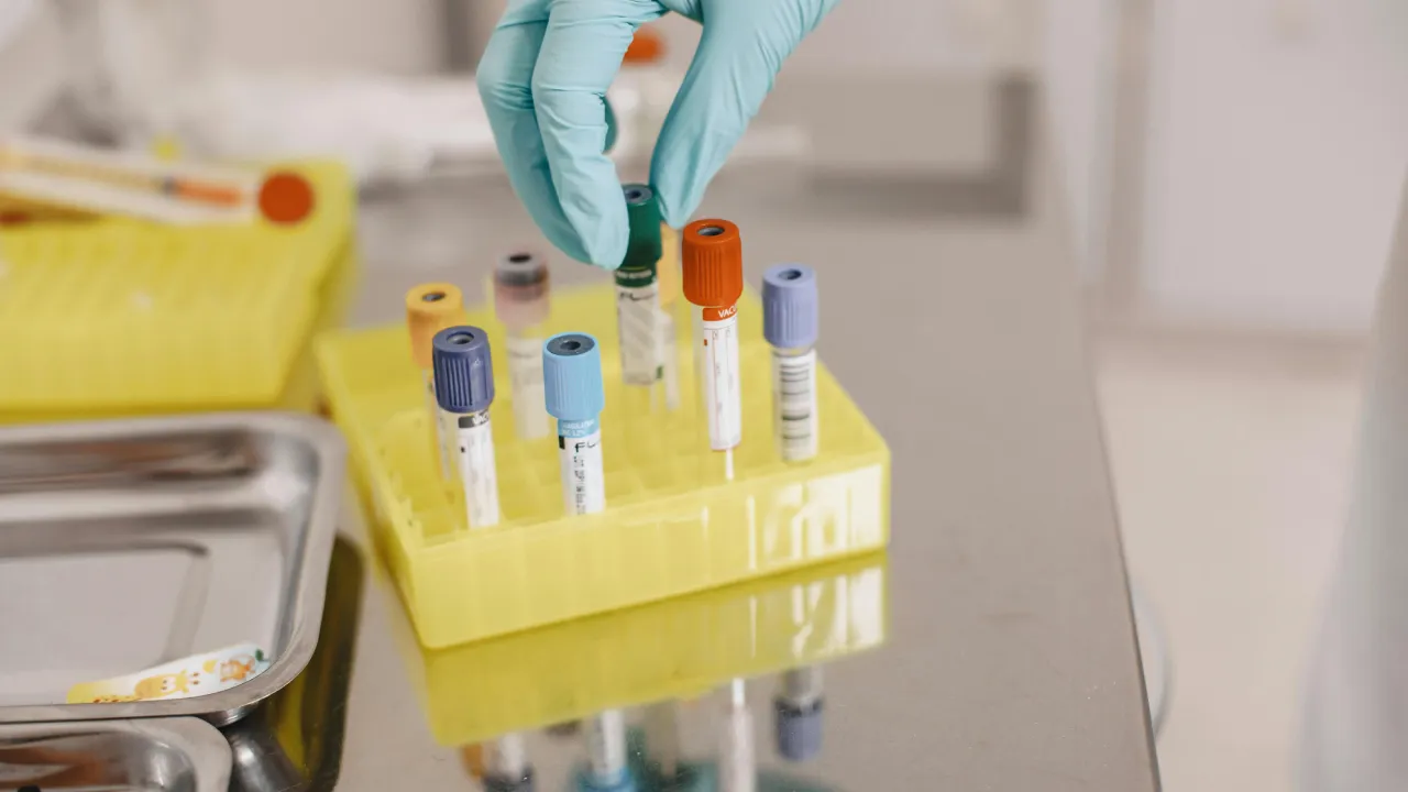 Jak wyglądają badania kliniczne krok po kroku i kto może w nich uczestniczyć