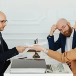 Kiedy warto skorzystać z pomocy prawnika przy sporze o nieruchomość?